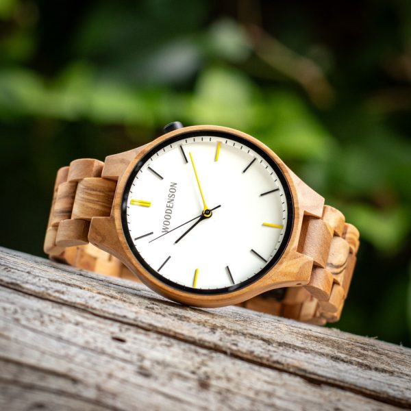 Reloj de madera de zebrano Bow